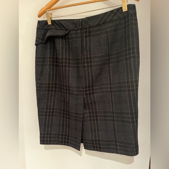 Wool plaid skirt with ruffle - fully lined with rear zipper - Picture 2 of 4